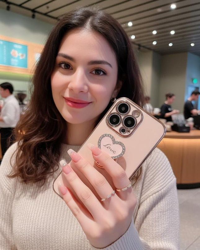 Funda con corazón de cristal – Elegancia y protección en un solo diseño